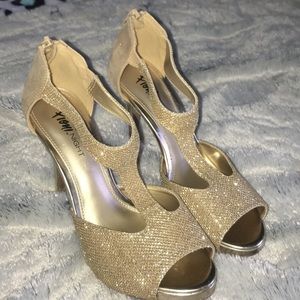 Gold Sparkle heels ✨